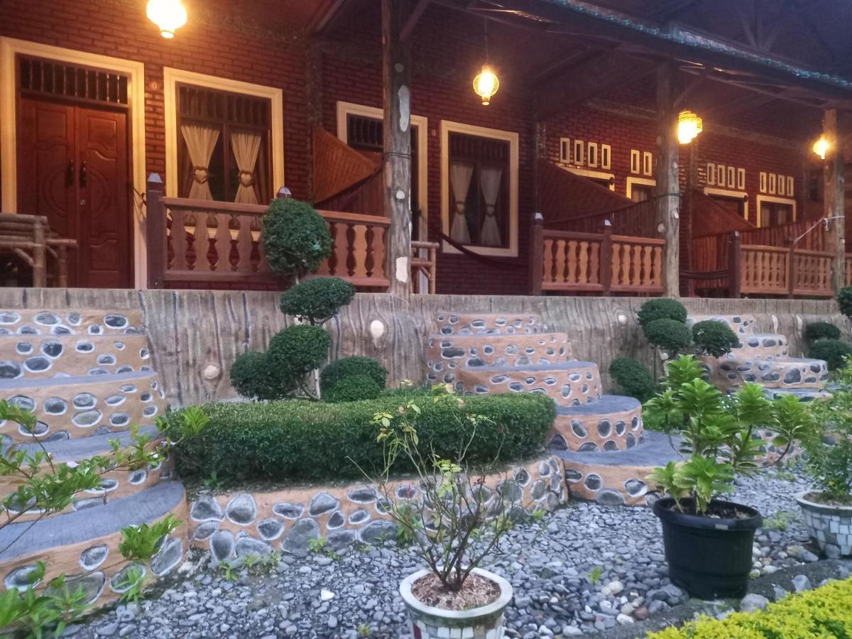 Sahnan Guest House Bukit Lawang Esterno foto