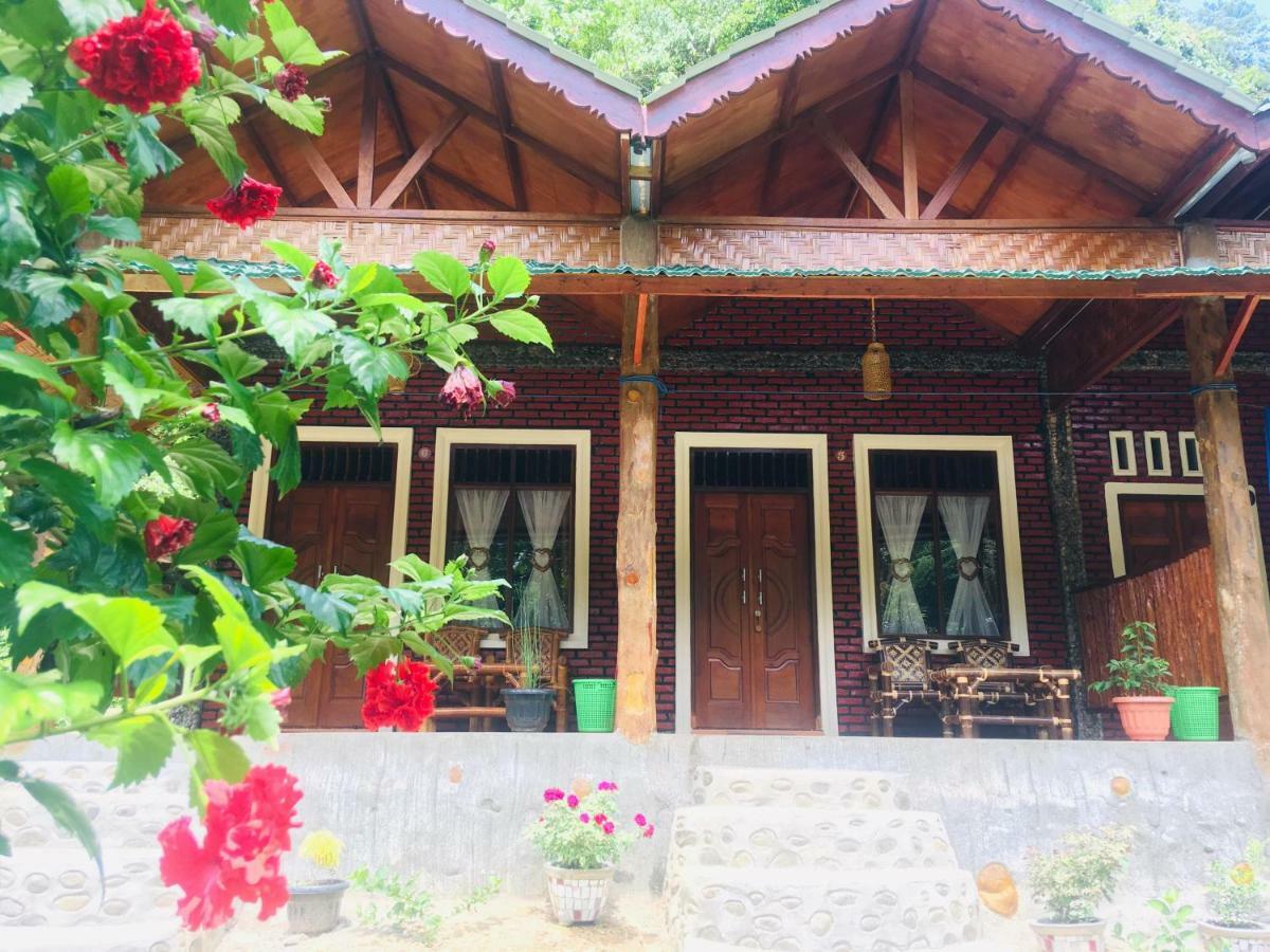 Sahnan Guest House Bukit Lawang Esterno foto