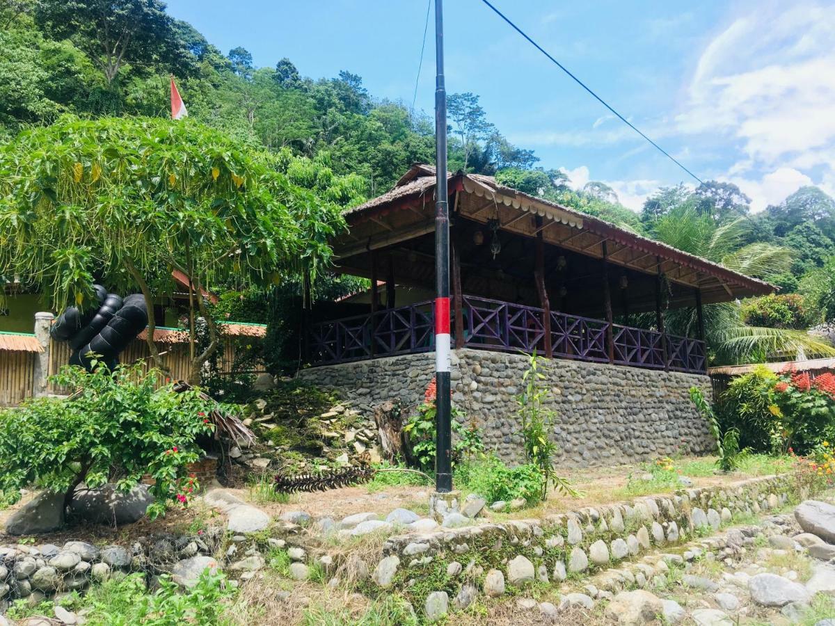 Sahnan Guest House Bukit Lawang Esterno foto